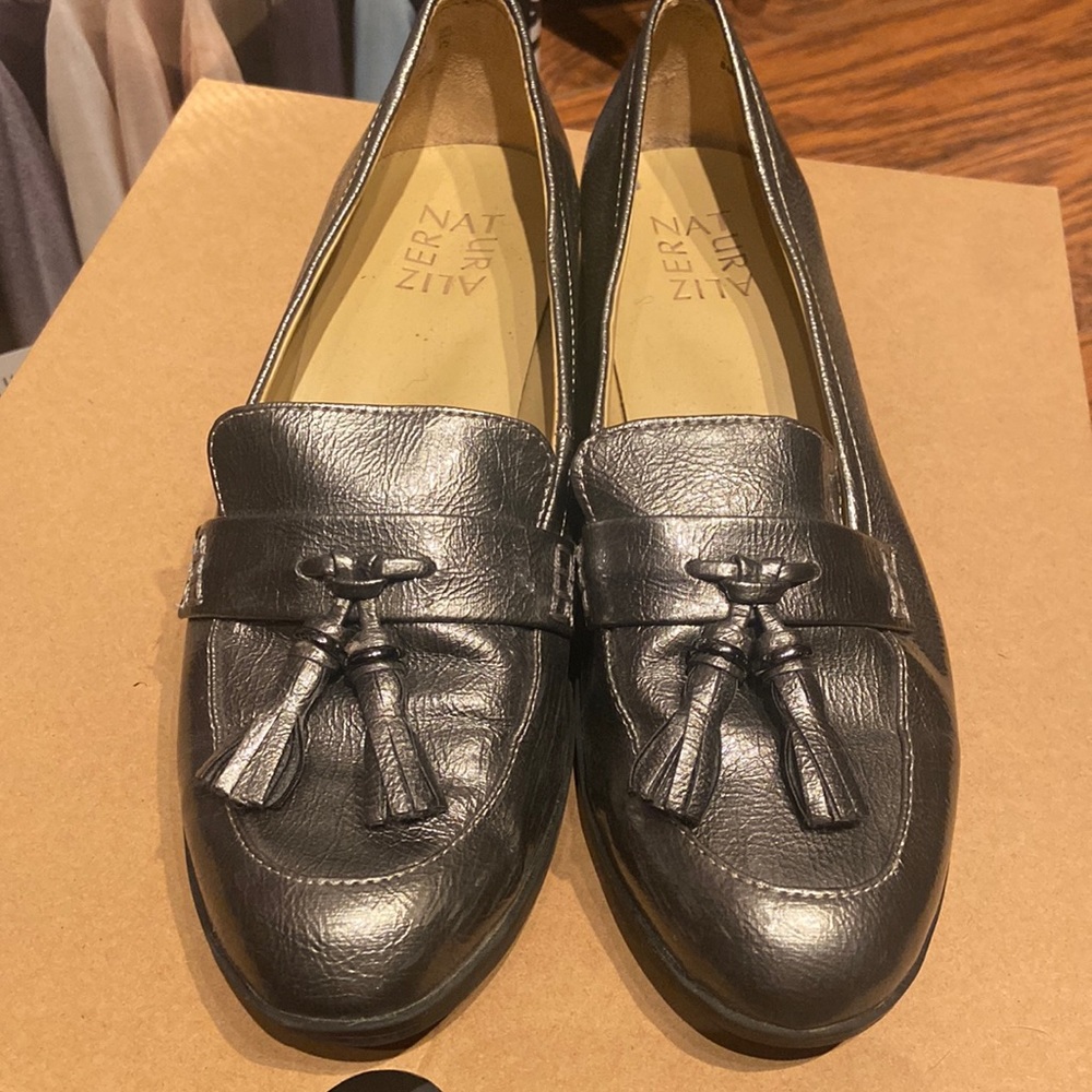 Naturalizer Loafer Size 8; Pewter color (metallic sheen)